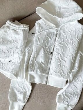 New Embossed White Zip Hoodie & Jogger Short Set Size Medium